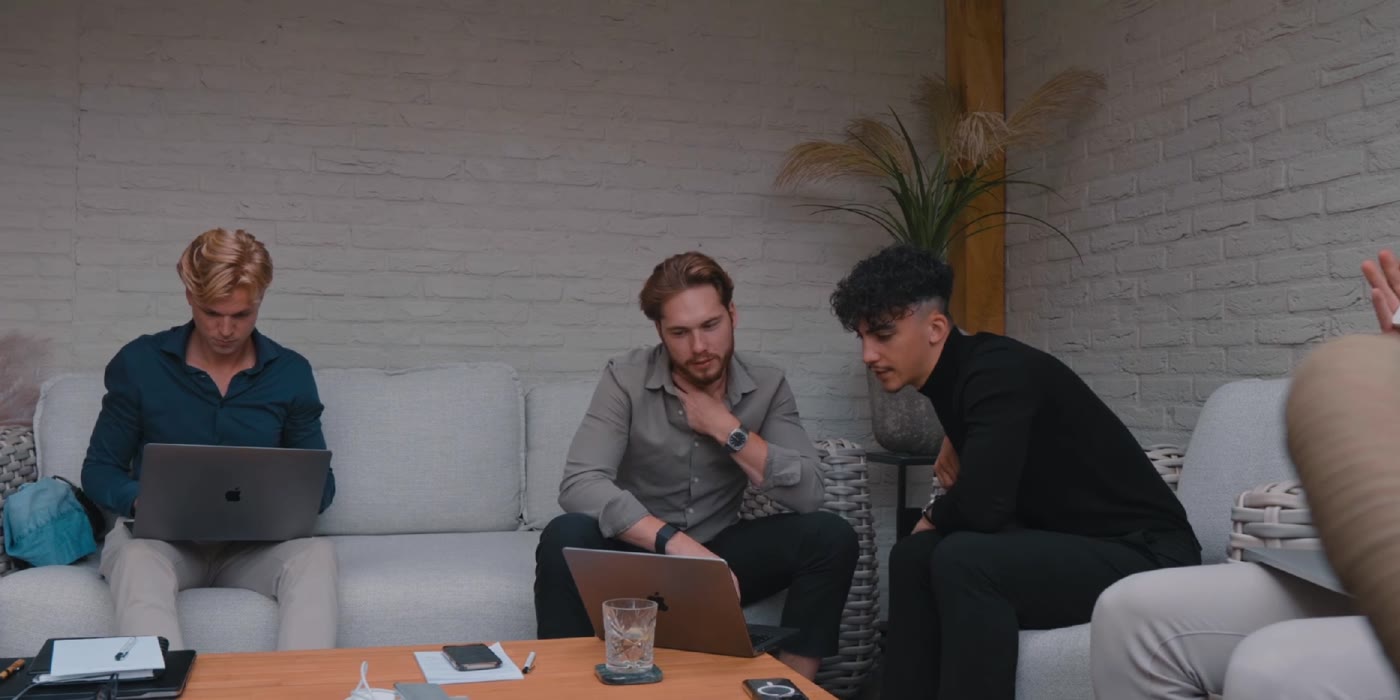 Het team aan het werk