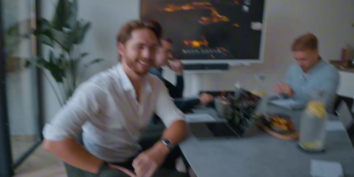 Werksessie achter het scherm
